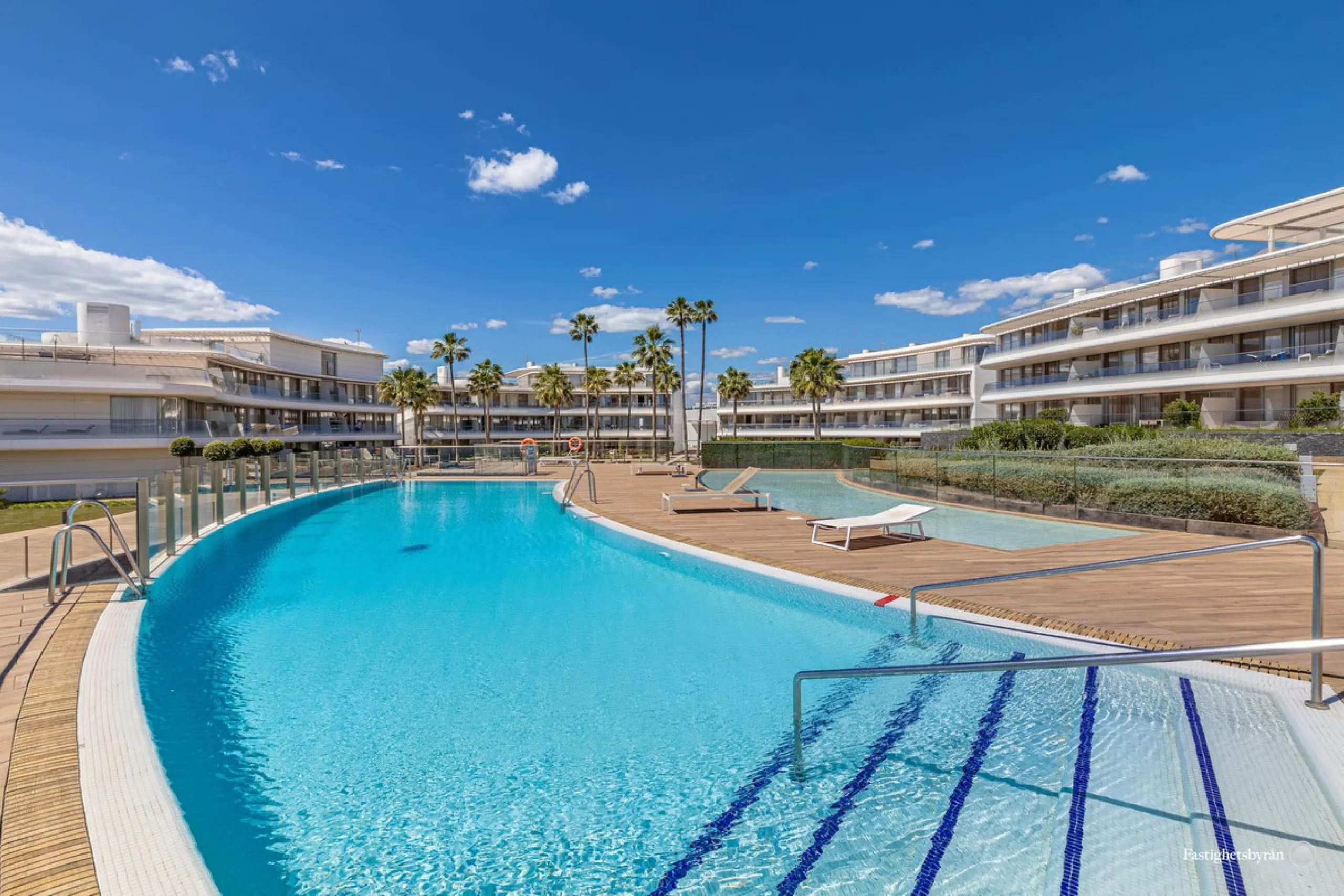 Welcome to this luxurious apartment located in the exclusive beachfront residential complex The Edge. This 2nd floor home offers four bedrooms and two bathrooms with exclusive Dornbracht finishes. The open concept living room and kitchen create a social a