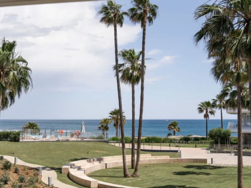 Welcome to this luxurious apartment located in the exclusive beachfront residential complex The Edge. This 2nd floor home offers four bedrooms and two bathrooms with exclusive Dornbracht finishes. The open concept living room and kitchen create a social a
