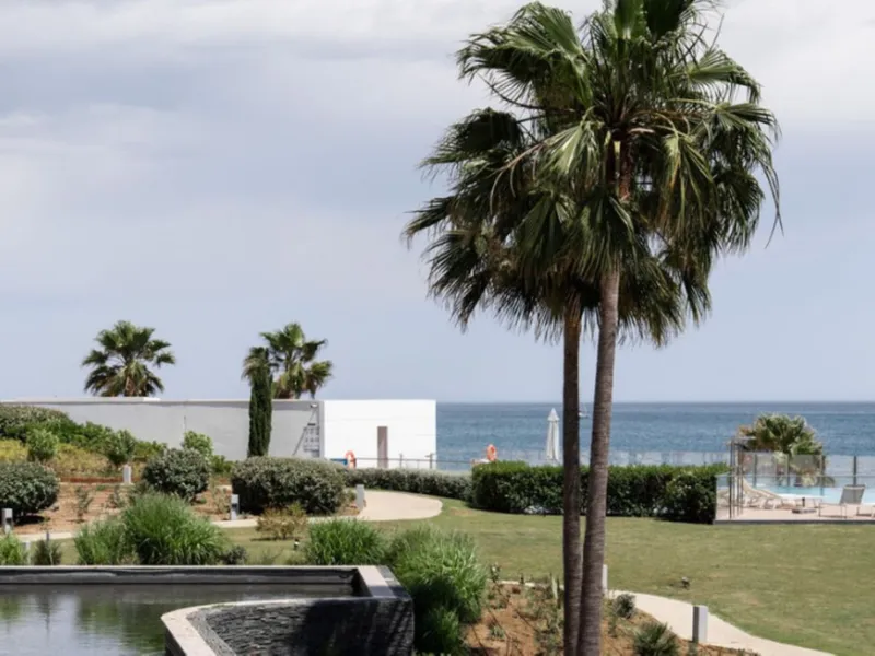 Welcome to this luxurious apartment located in the exclusive beachfront residential complex The Edge. This 2nd floor home offers four bedrooms and two bathrooms with exclusive Dornbracht finishes. The open concept living room and kitchen create a social a