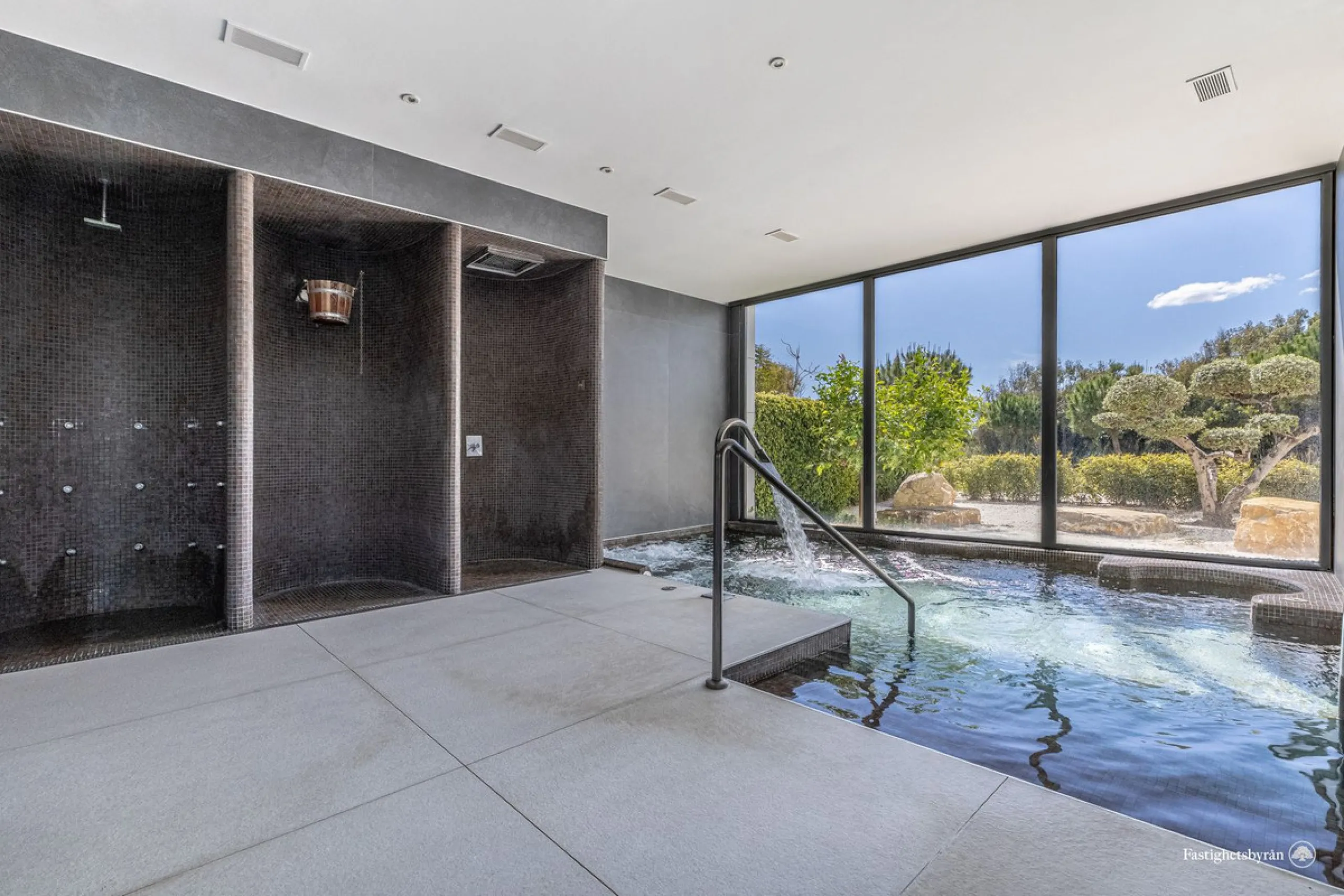 Welcome to this luxurious apartment located in the exclusive beachfront residential complex The Edge. This 2nd floor home offers four bedrooms and two bathrooms with exclusive Dornbracht finishes. The open concept living room and kitchen create a social a