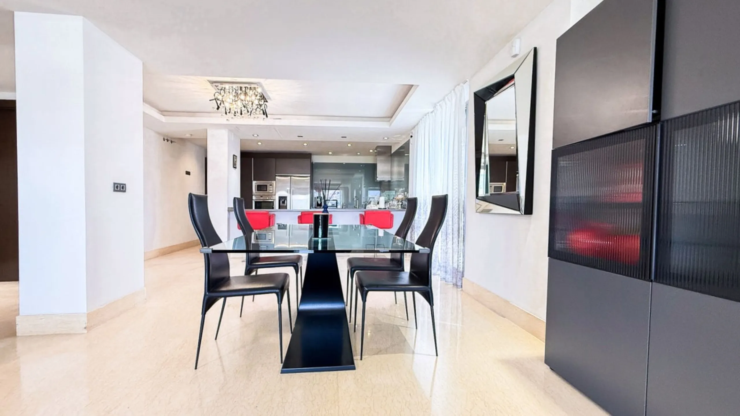 Legant 3-Bedroom Apartment in the Prestigious Los Arrayanes Golf Urbanization, Benahavís