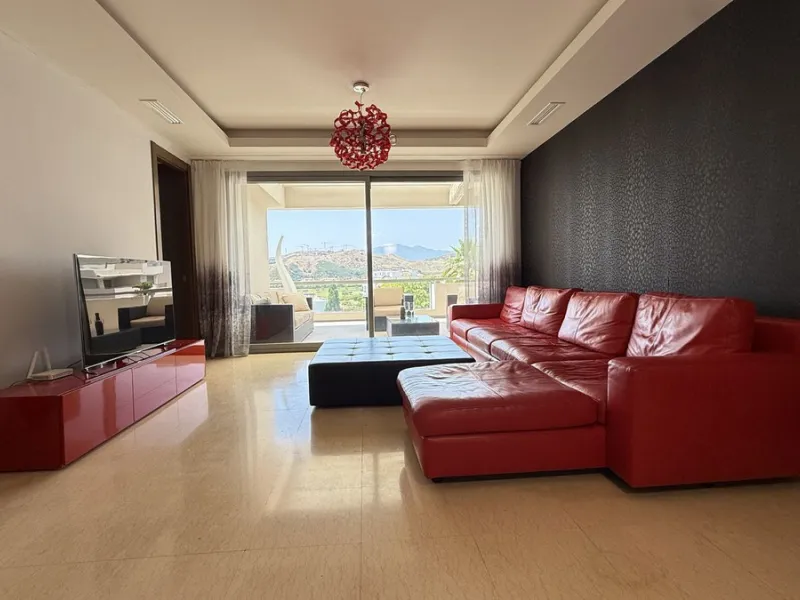 Legant 3-Bedroom Apartment in the Prestigious Los Arrayanes Golf Urbanization, Benahavís