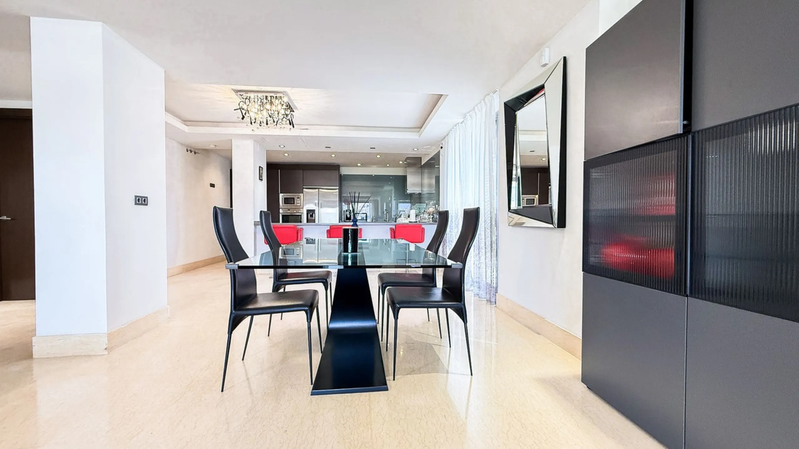 Legant 3-Bedroom Apartment in the Prestigious Los Arrayanes Golf Urbanization, Benahavís
