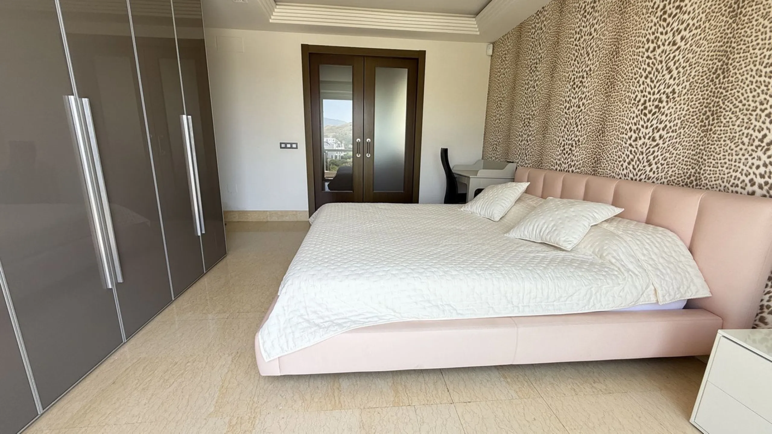 Legant 3-Bedroom Apartment in the Prestigious Los Arrayanes Golf Urbanization, Benahavís