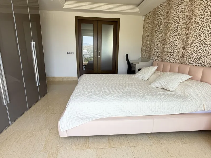 Legant 3-Bedroom Apartment in the Prestigious Los Arrayanes Golf Urbanization, Benahavís