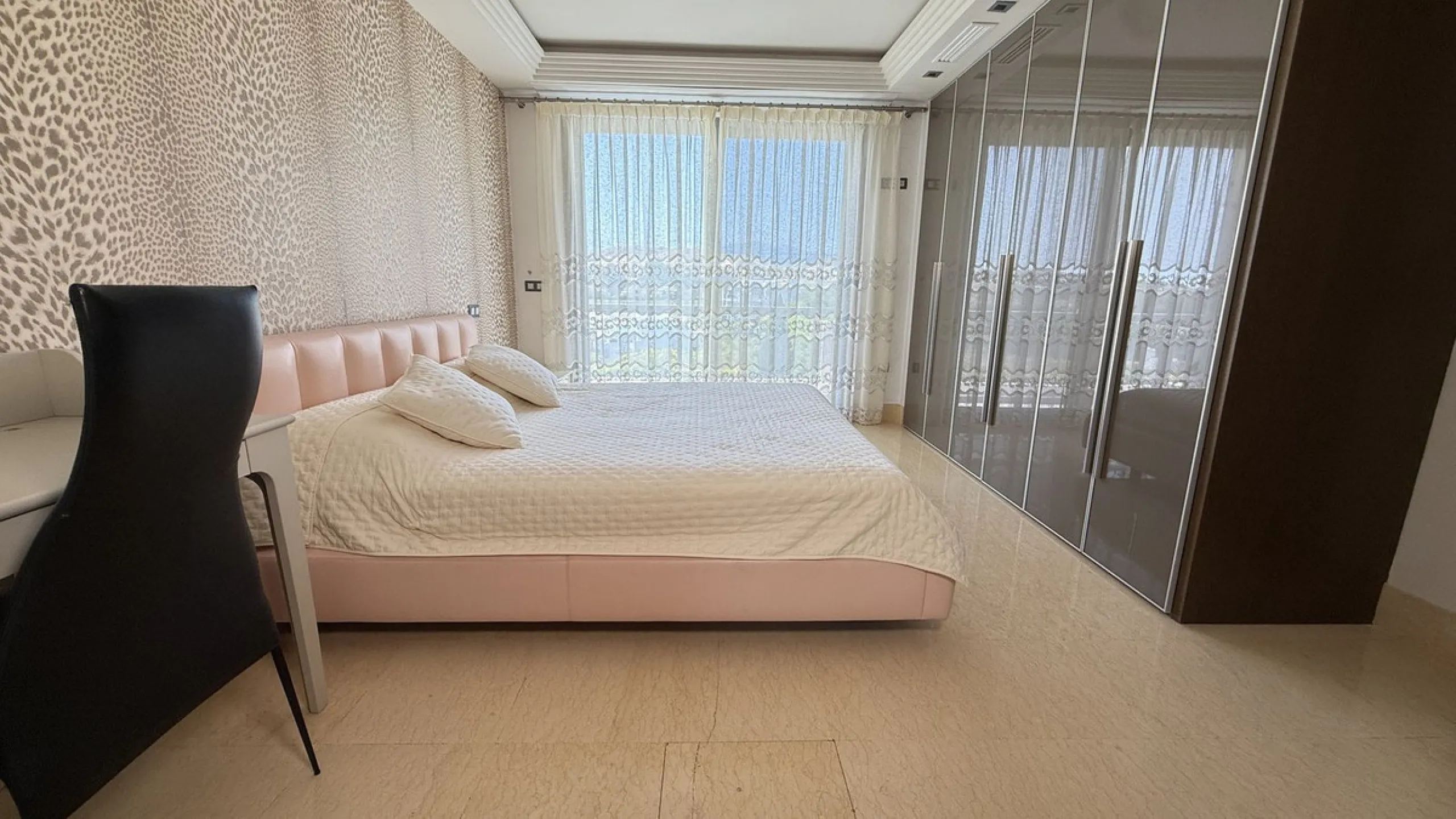 Legant 3-Bedroom Apartment in the Prestigious Los Arrayanes Golf Urbanization, Benahavís