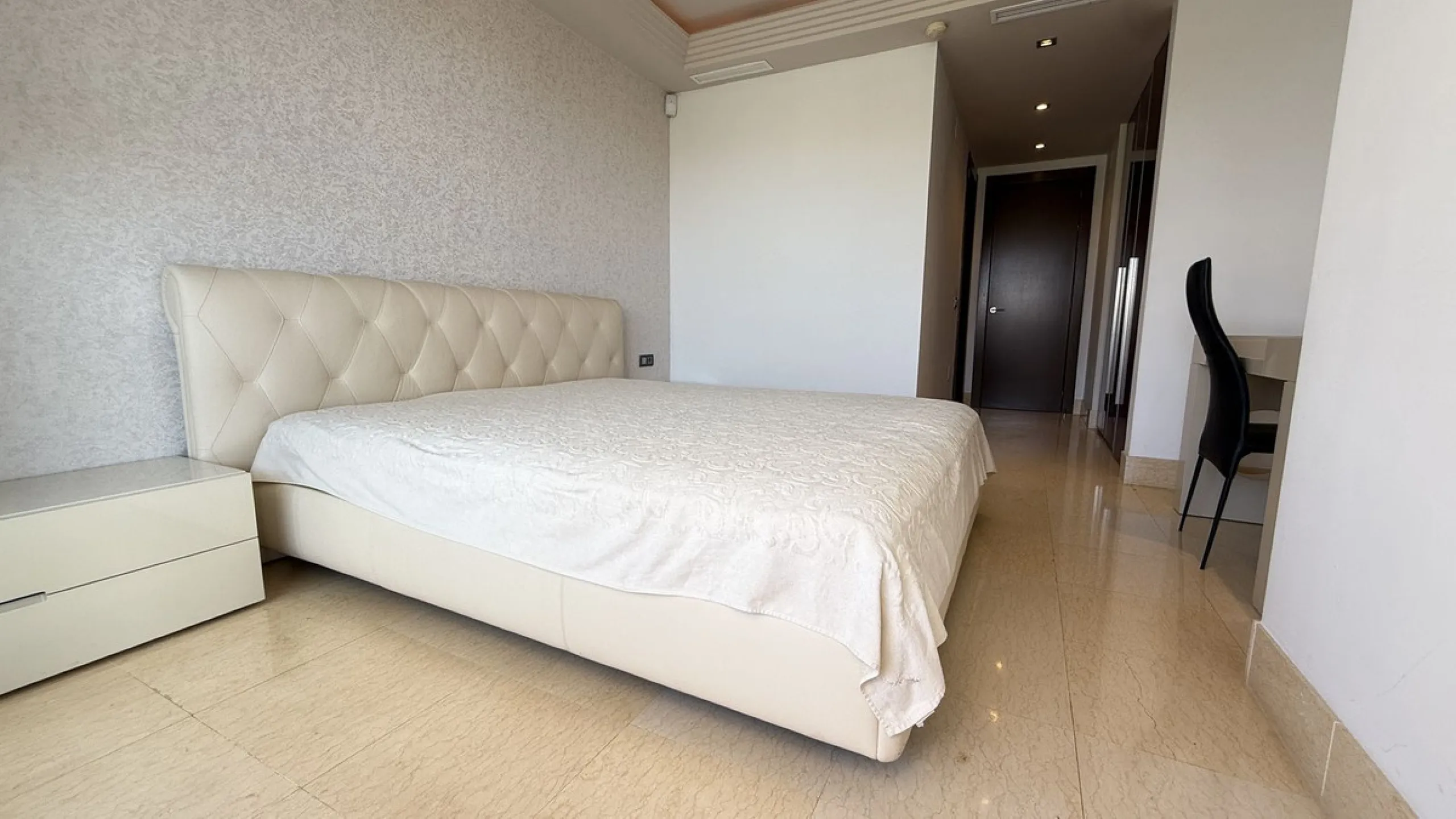 Legant 3-Bedroom Apartment in the Prestigious Los Arrayanes Golf Urbanization, Benahavís