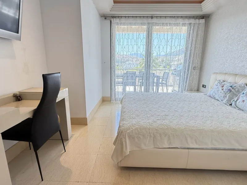 Legant 3-Bedroom Apartment in the Prestigious Los Arrayanes Golf Urbanization, Benahavís