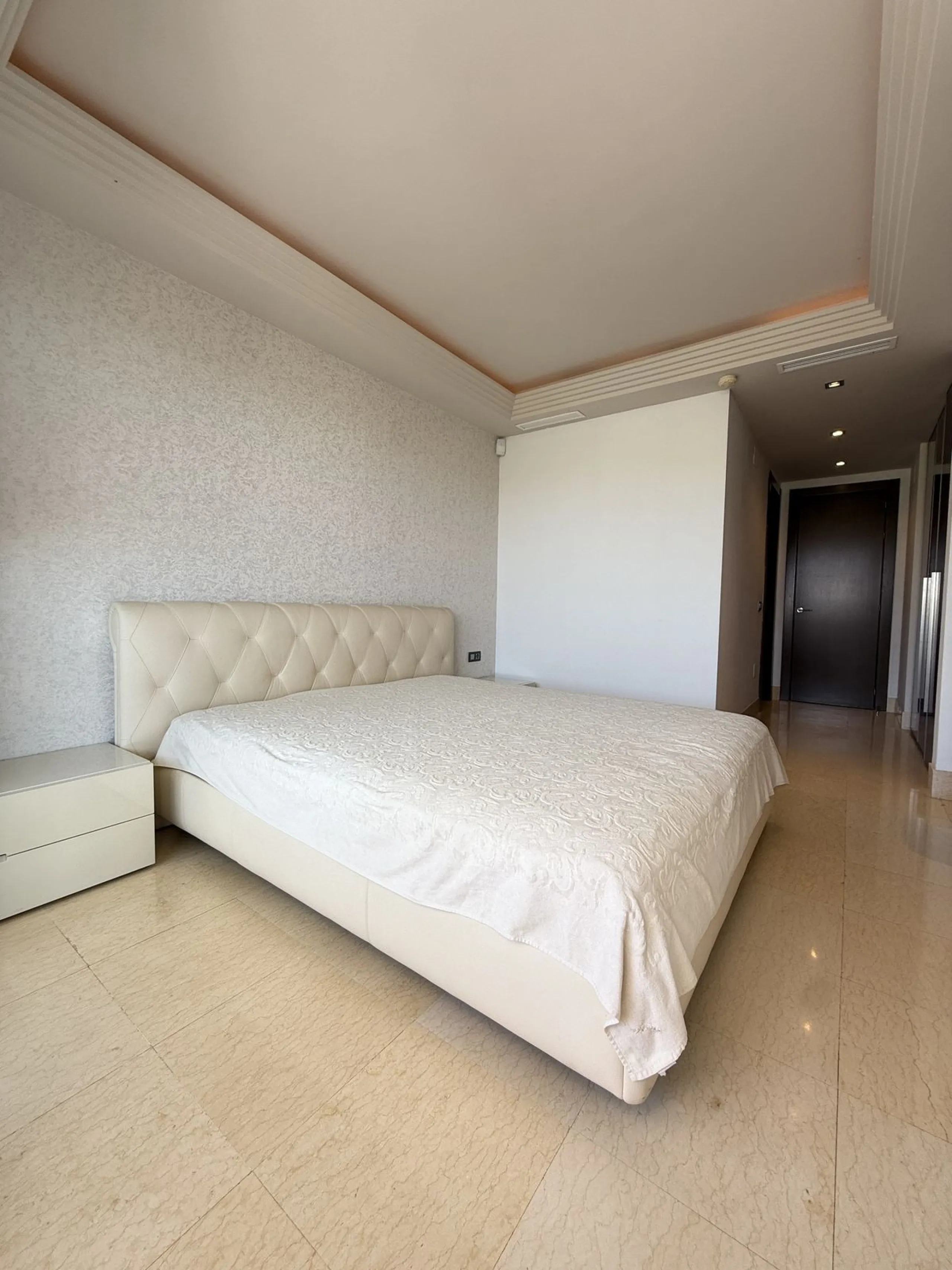 Legant 3-Bedroom Apartment in the Prestigious Los Arrayanes Golf Urbanization, Benahavís