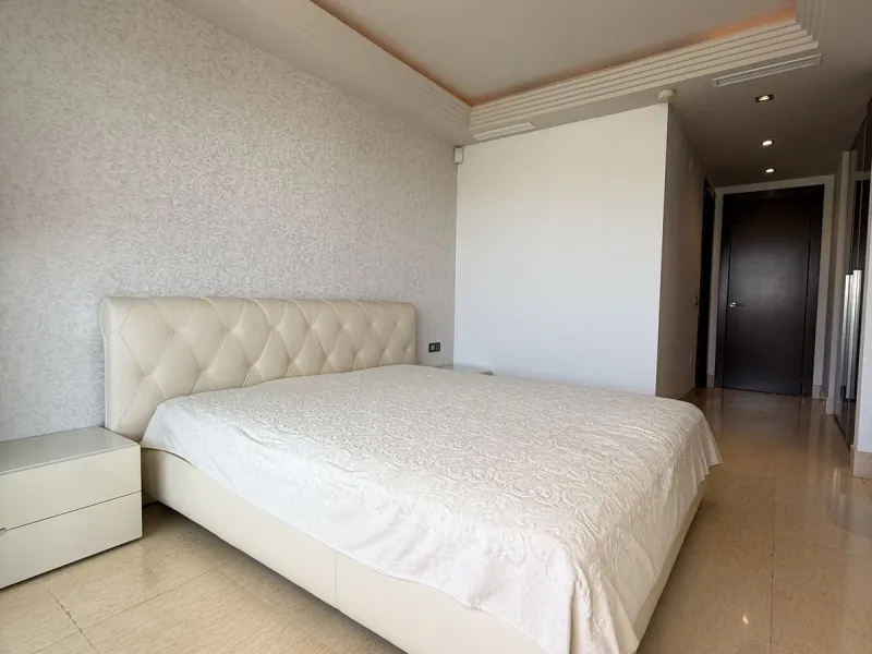 Legant 3-Bedroom Apartment in the Prestigious Los Arrayanes Golf Urbanization, Benahavís