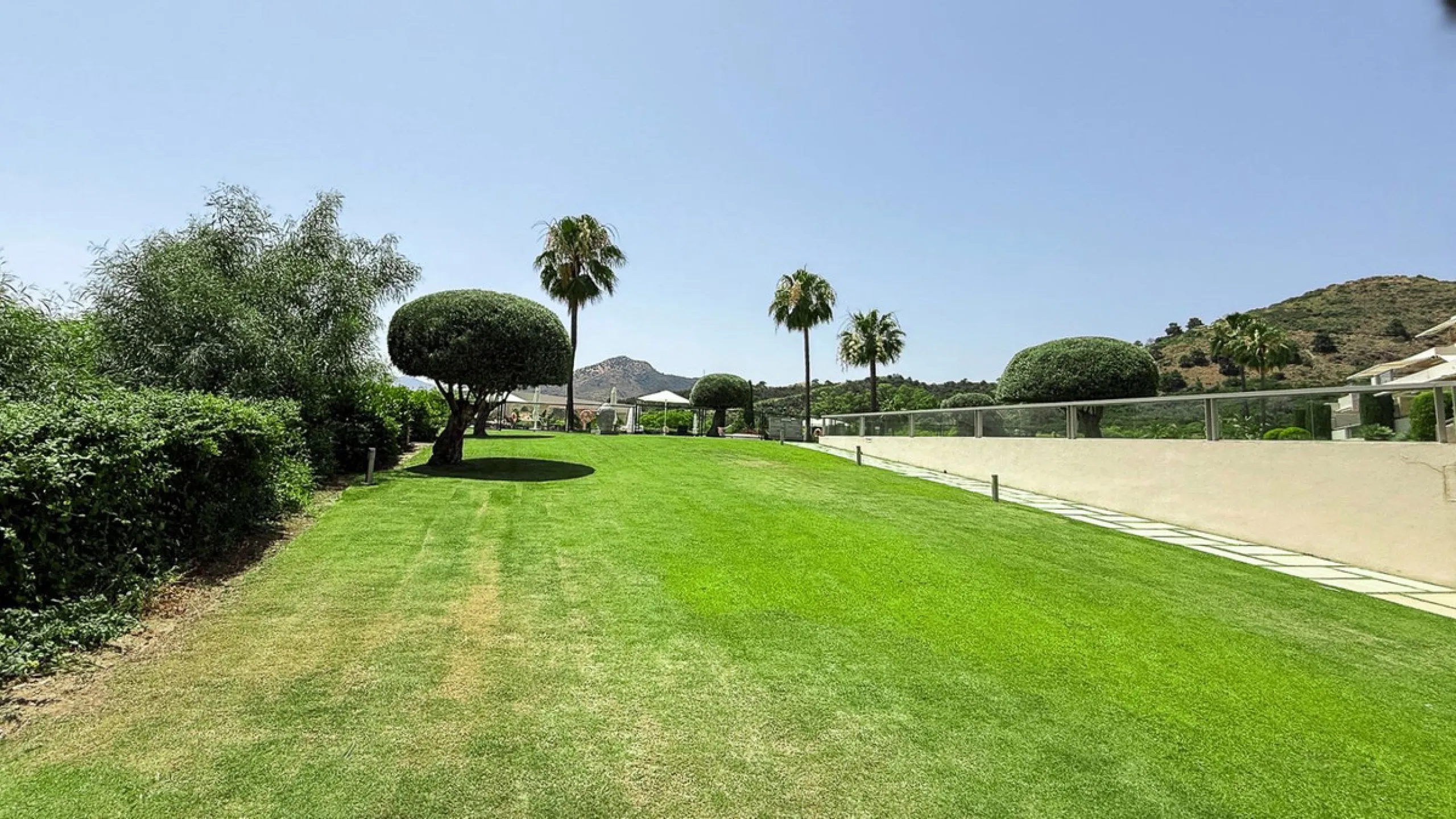 Legant 3-Bedroom Apartment in the Prestigious Los Arrayanes Golf Urbanization, Benahavís