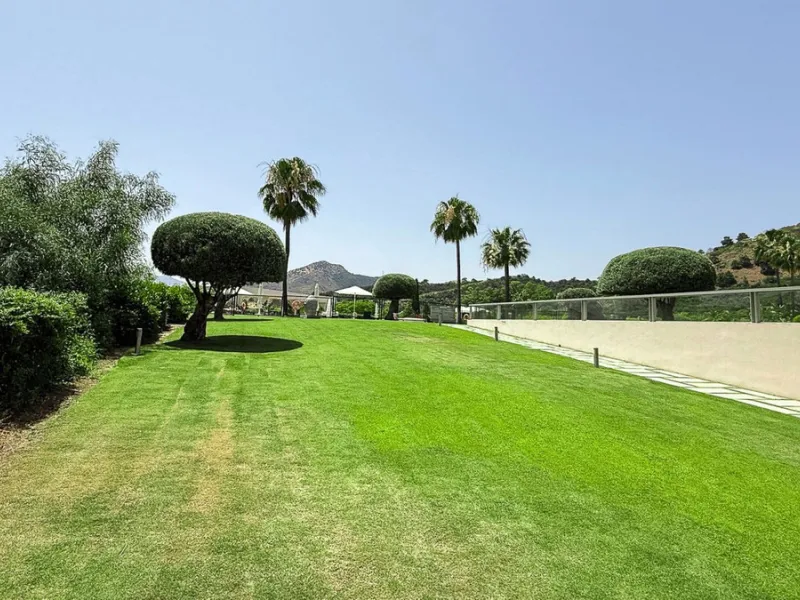 Legant 3-Bedroom Apartment in the Prestigious Los Arrayanes Golf Urbanization, Benahavís