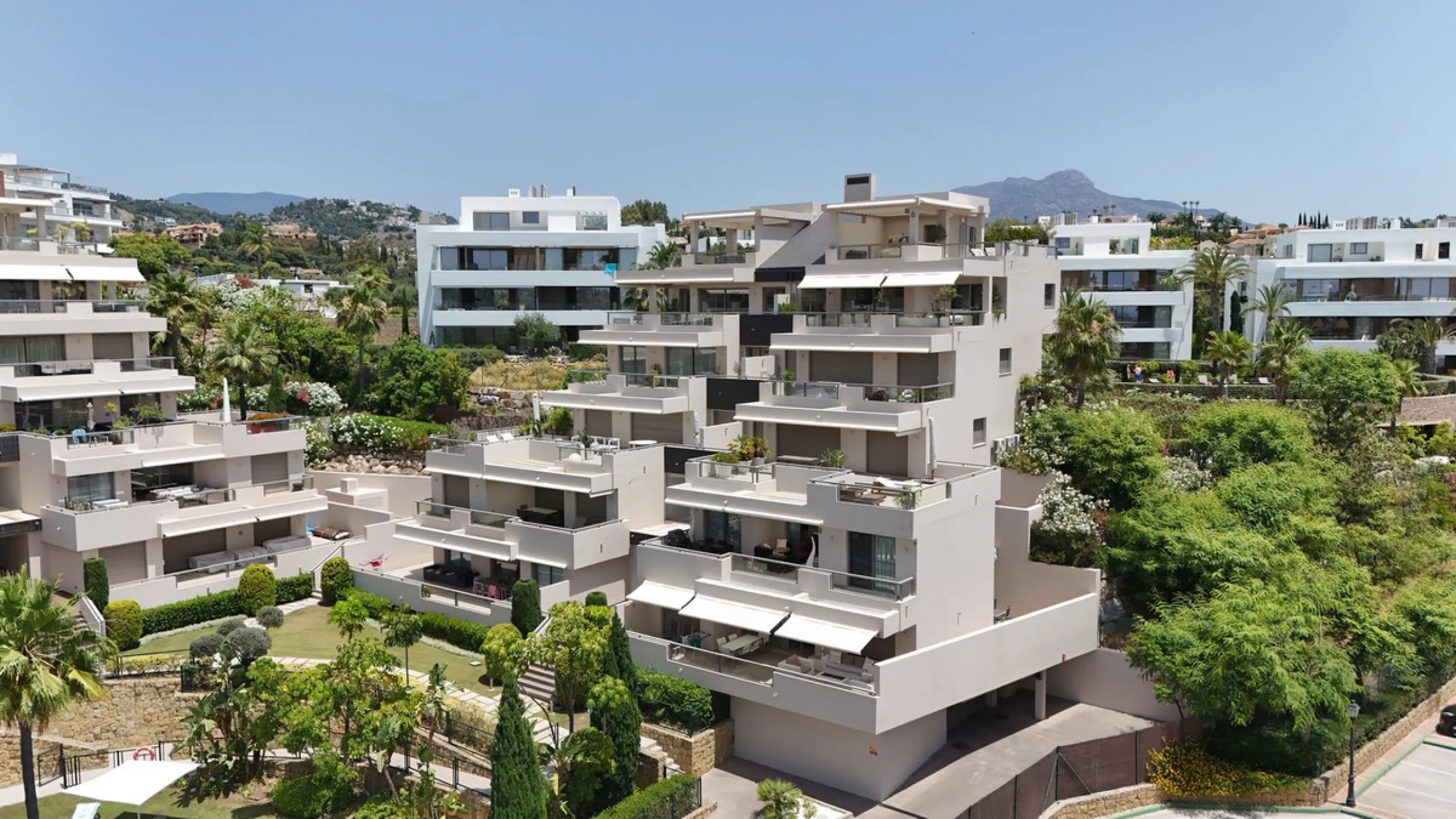 Legant 3-Bedroom Apartment in the Prestigious Los Arrayanes Golf Urbanization, Benahavís