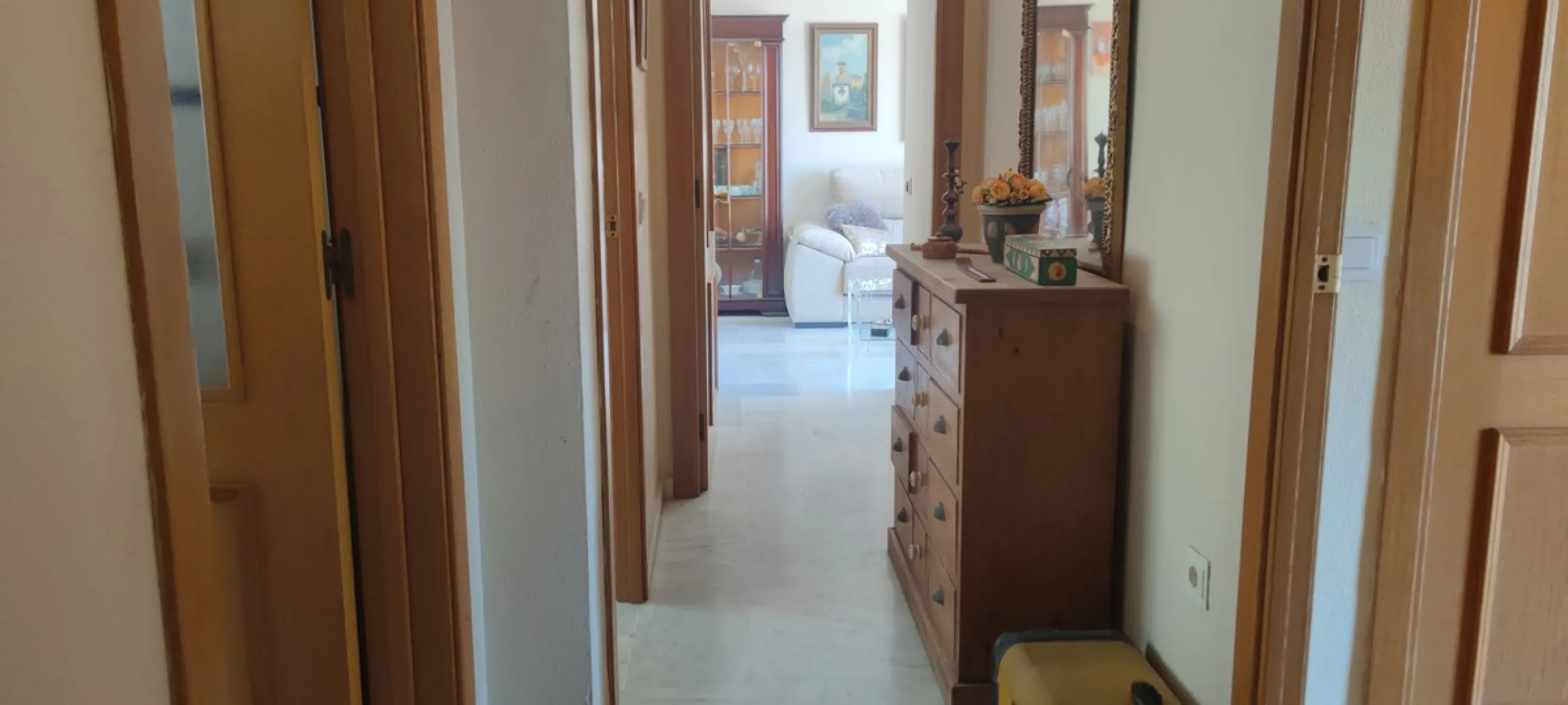 Penthouse with magnificent terrace in one of the most exclusive and sought after neighbourhoods in the city of Malaga. Located in El Limonar, a quiet and residential area, but at the same time next to all the shops and services. A bus line in the same str