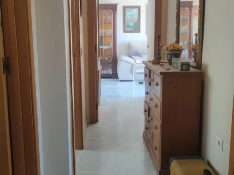 Penthouse with magnificent terrace in one of the most exclusive and sought after neighbourhoods in the city of Malaga. Located in El Limonar, a quiet and residential area, but at the same time next to all the shops and services. A bus line in the same str