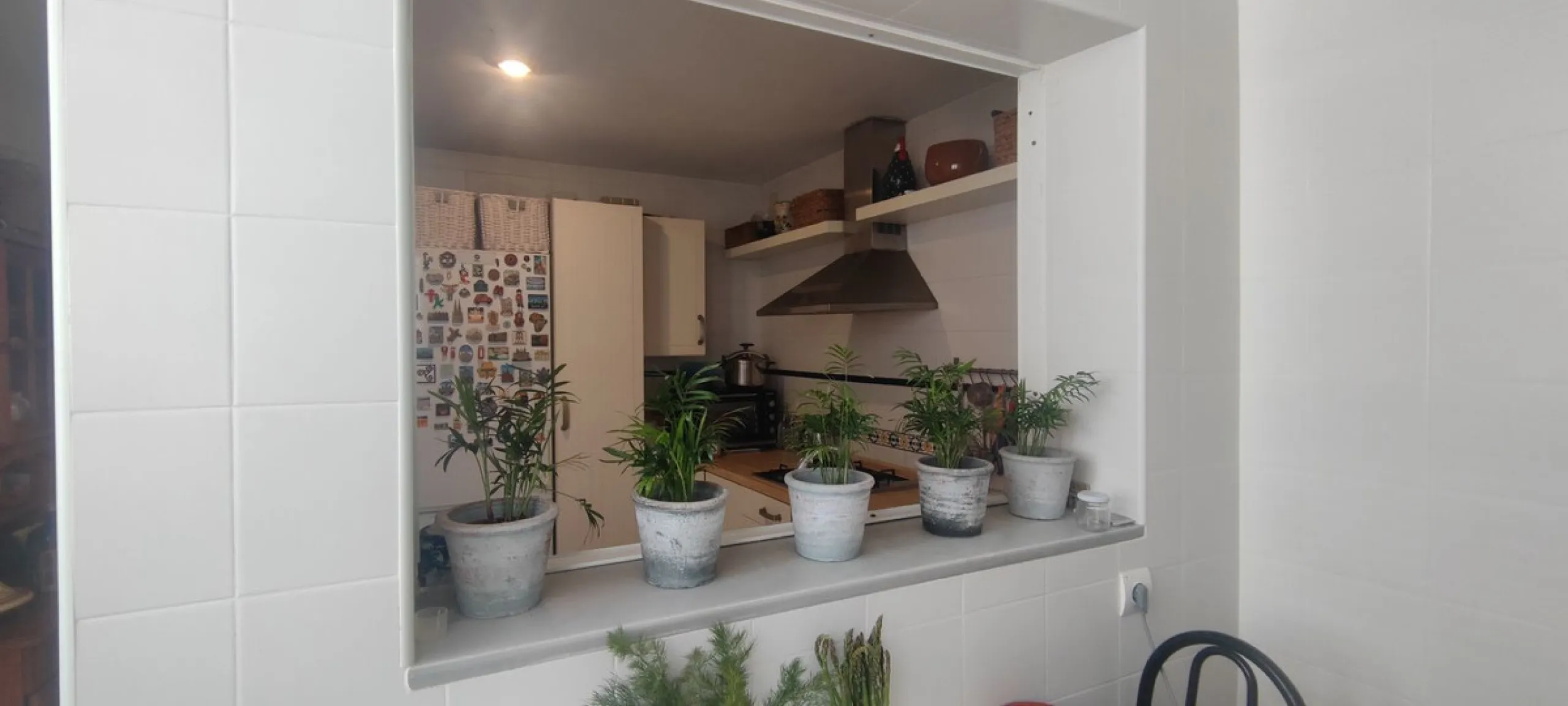 Penthouse with magnificent terrace in one of the most exclusive and sought after neighbourhoods in the city of Malaga. Located in El Limonar, a quiet and residential area, but at the same time next to all the shops and services. A bus line in the same str