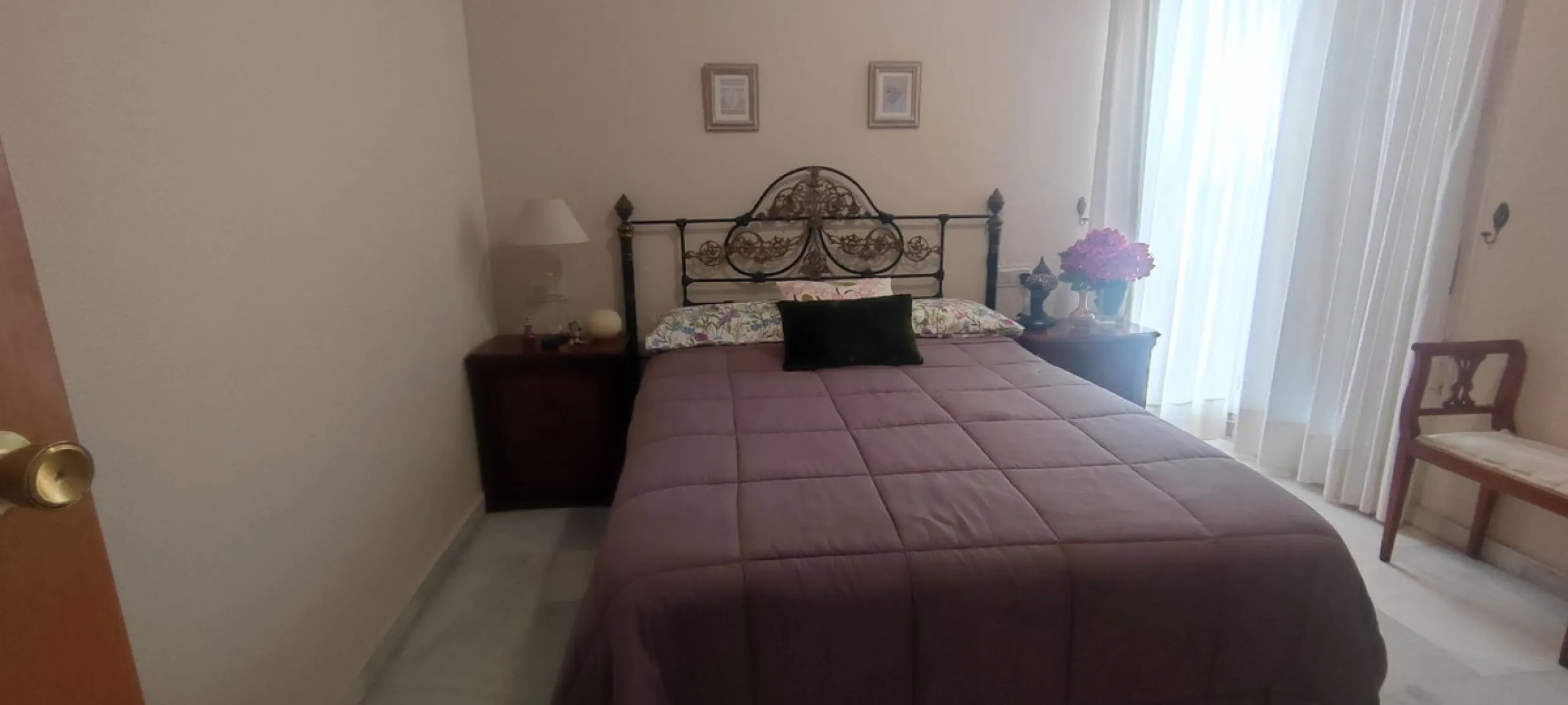 Penthouse with magnificent terrace in one of the most exclusive and sought after neighbourhoods in the city of Malaga. Located in El Limonar, a quiet and residential area, but at the same time next to all the shops and services. A bus line in the same str