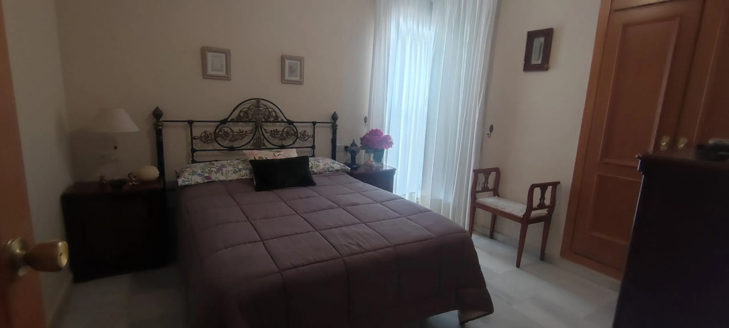 Penthouse with magnificent terrace in one of the most exclusive and sought after neighbourhoods in the city of Malaga. Located in El Limonar, a quiet and residential area, but at the same time next to all the shops and services. A bus line in the same str