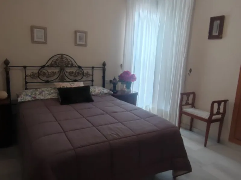 Penthouse with magnificent terrace in one of the most exclusive and sought after neighbourhoods in the city of Malaga. Located in El Limonar, a quiet and residential area, but at the same time next to all the shops and services. A bus line in the same str