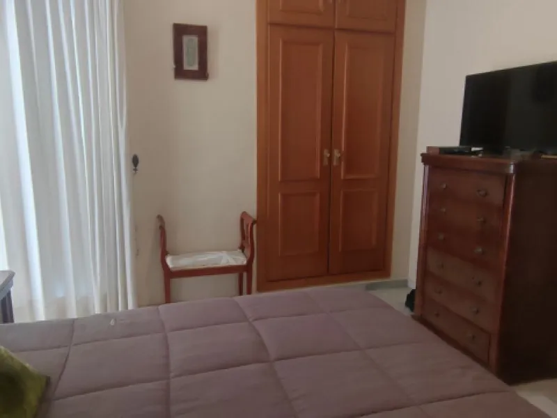 Penthouse with magnificent terrace in one of the most exclusive and sought after neighbourhoods in the city of Malaga. Located in El Limonar, a quiet and residential area, but at the same time next to all the shops and services. A bus line in the same str