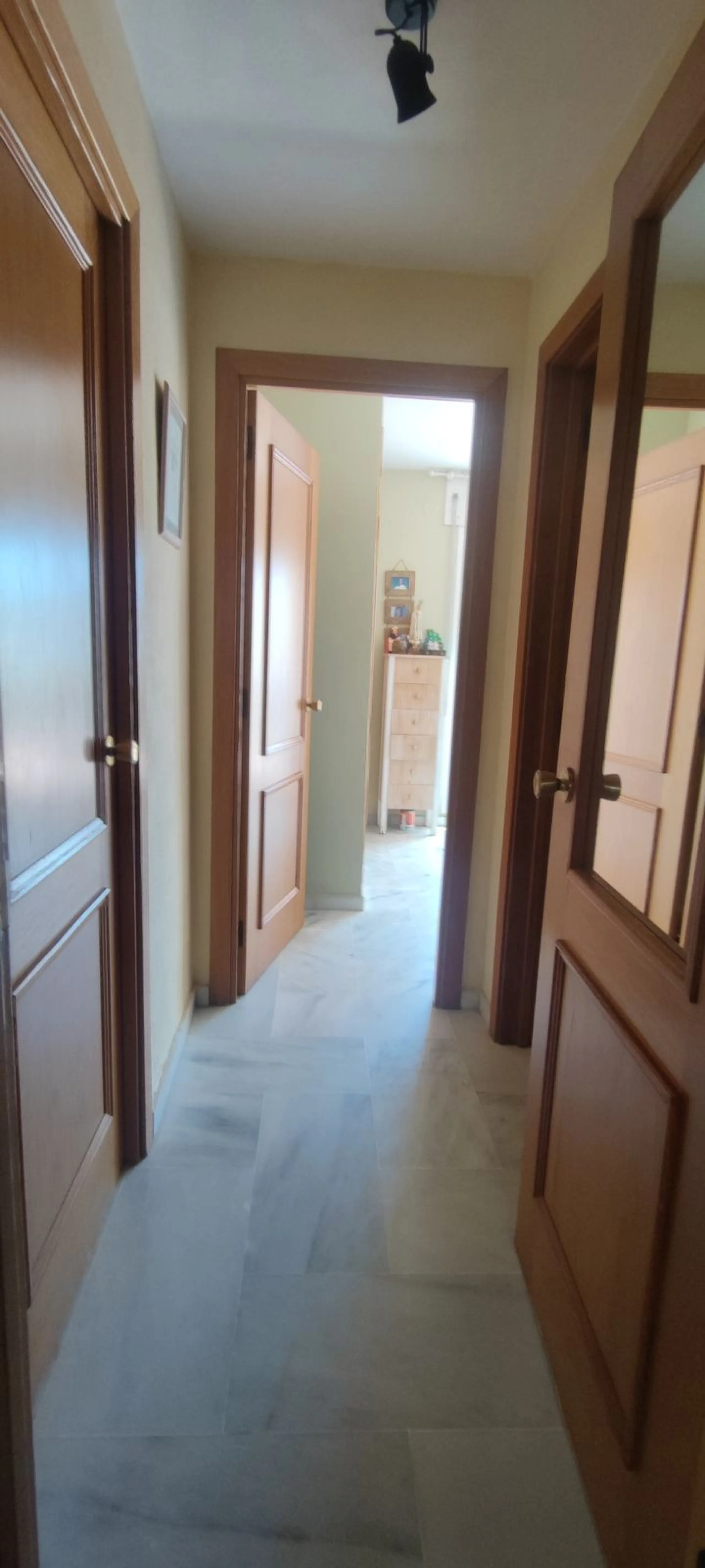 Penthouse with magnificent terrace in one of the most exclusive and sought after neighbourhoods in the city of Malaga. Located in El Limonar, a quiet and residential area, but at the same time next to all the shops and services. A bus line in the same str