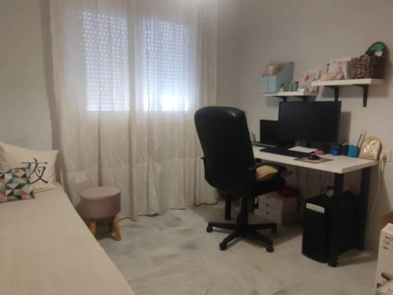 Penthouse with magnificent terrace in one of the most exclusive and sought after neighbourhoods in the city of Malaga. Located in El Limonar, a quiet and residential area, but at the same time next to all the shops and services. A bus line in the same str
