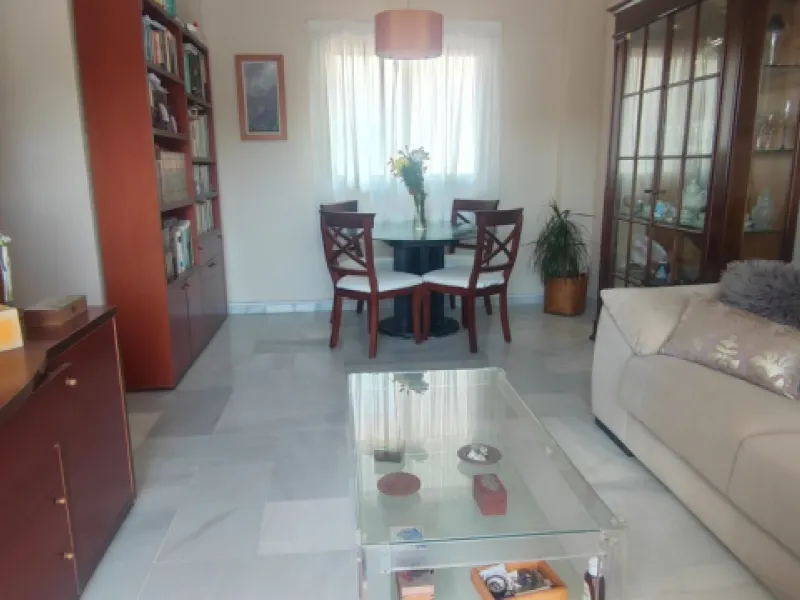 Penthouse with magnificent terrace in one of the most exclusive and sought after neighbourhoods in the city of Malaga. Located in El Limonar, a quiet and residential area, but at the same time next to all the shops and services. A bus line in the same str