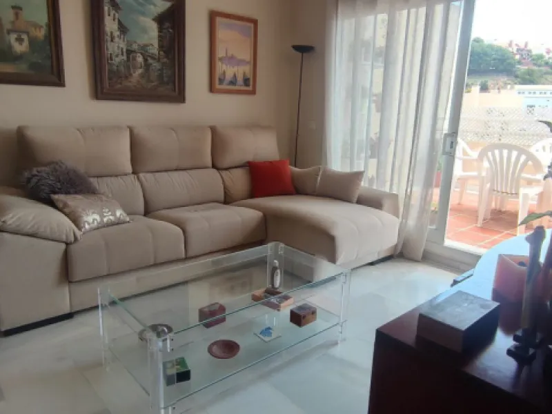 Penthouse with magnificent terrace in one of the most exclusive and sought after neighbourhoods in the city of Malaga. Located in El Limonar, a quiet and residential area, but at the same time next to all the shops and services. A bus line in the same str