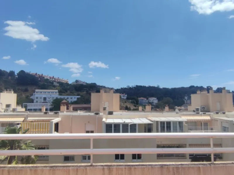 Penthouse with magnificent terrace in one of the most exclusive and sought after neighbourhoods in the city of Malaga. Located in El Limonar, a quiet and residential area, but at the same time next to all the shops and services. A bus line in the same str