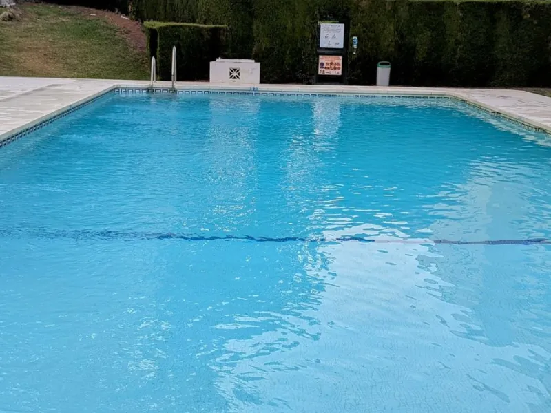Penthouse with magnificent terrace in one of the most exclusive and sought after neighbourhoods in the city of Malaga. Located in El Limonar, a quiet and residential area, but at the same time next to all the shops and services. A bus line in the same str