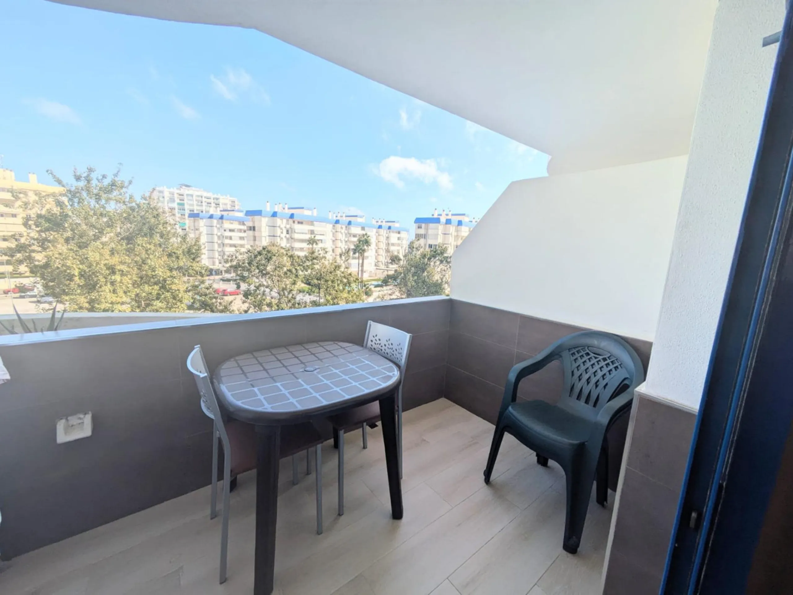 Eng.: Fully equipped apartment with the tourist licence in Benalmadena next to hotel Los Patos and only 150m from the beach!