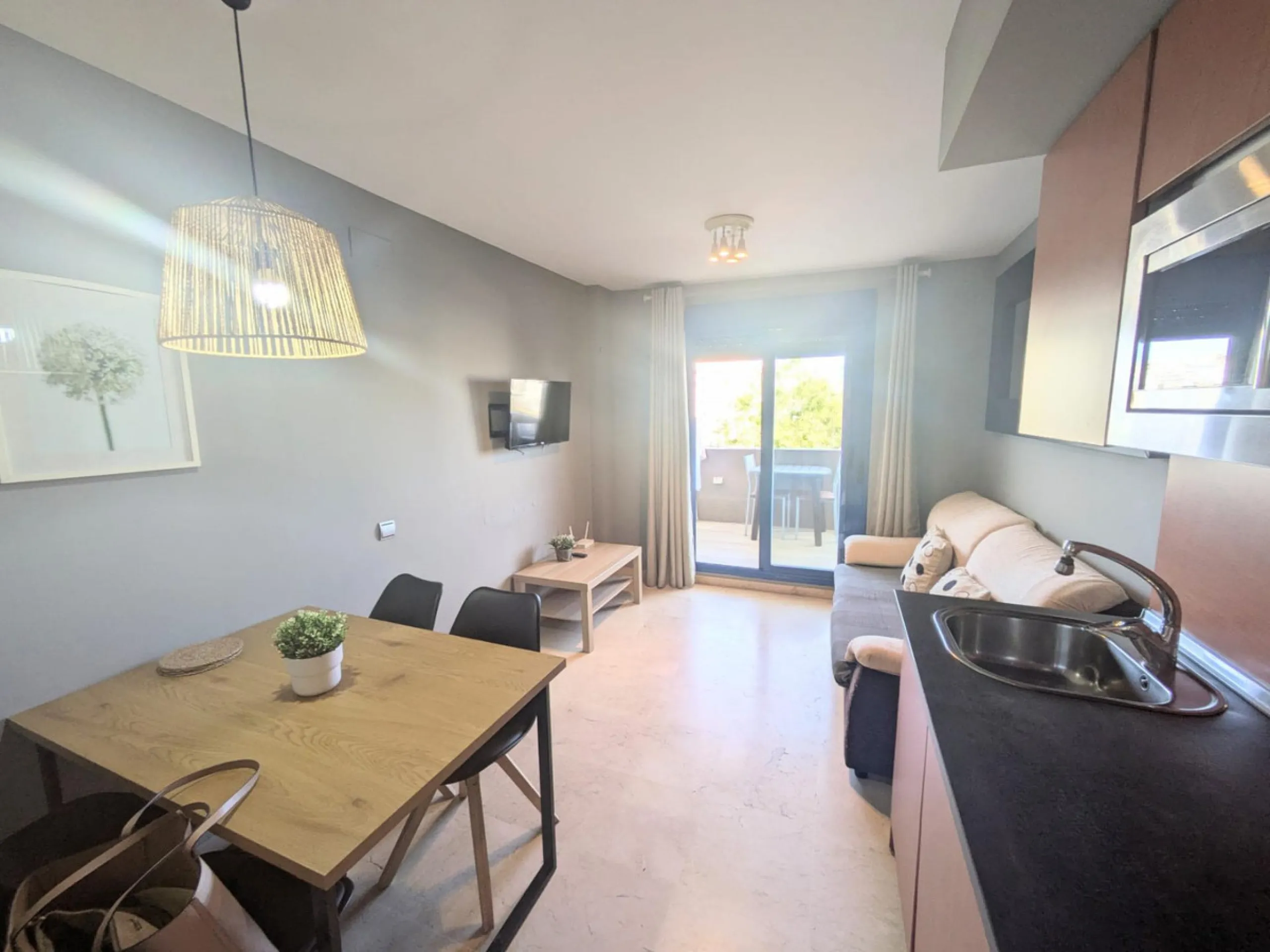 Eng.: Fully equipped apartment with the tourist licence in Benalmadena next to hotel Los Patos and only 150m from the beach!