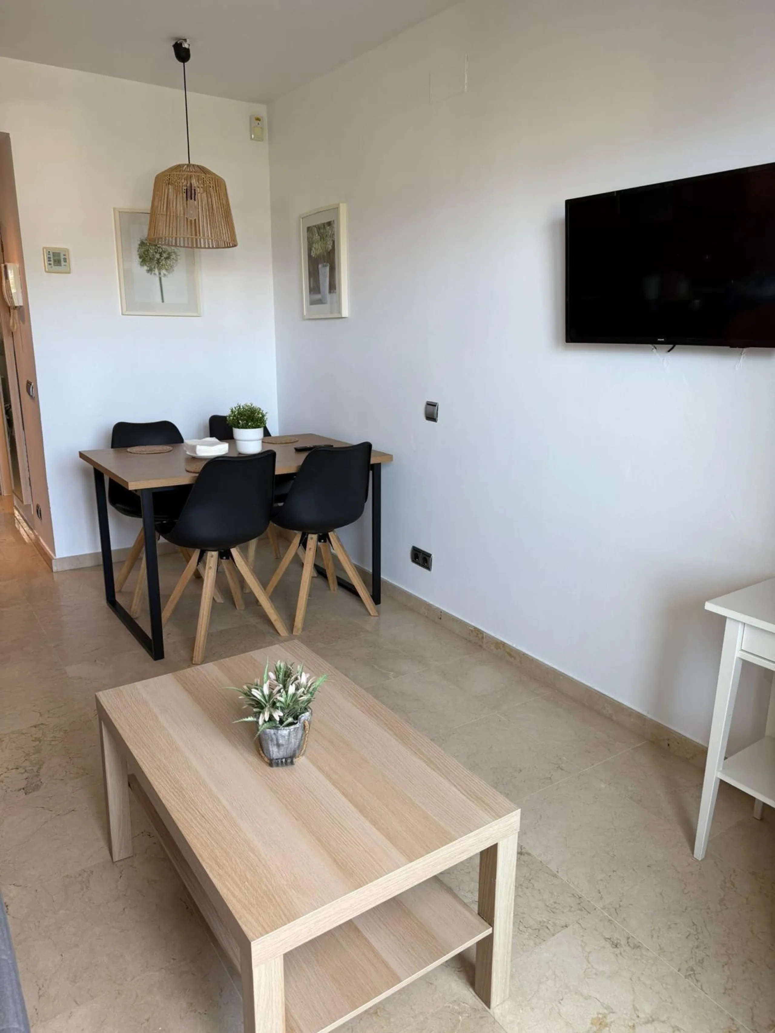 Eng.: Fully equipped apartment with the tourist licence in Benalmadena next to hotel Los Patos and only 150m from the beach!