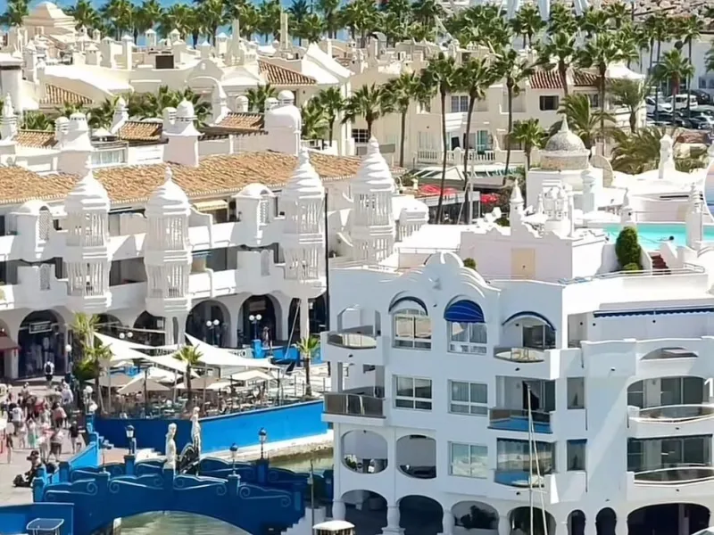 Eng.: Fully equipped apartment with the tourist licence in Benalmadena next to hotel Los Patos and only 150m from the beach!