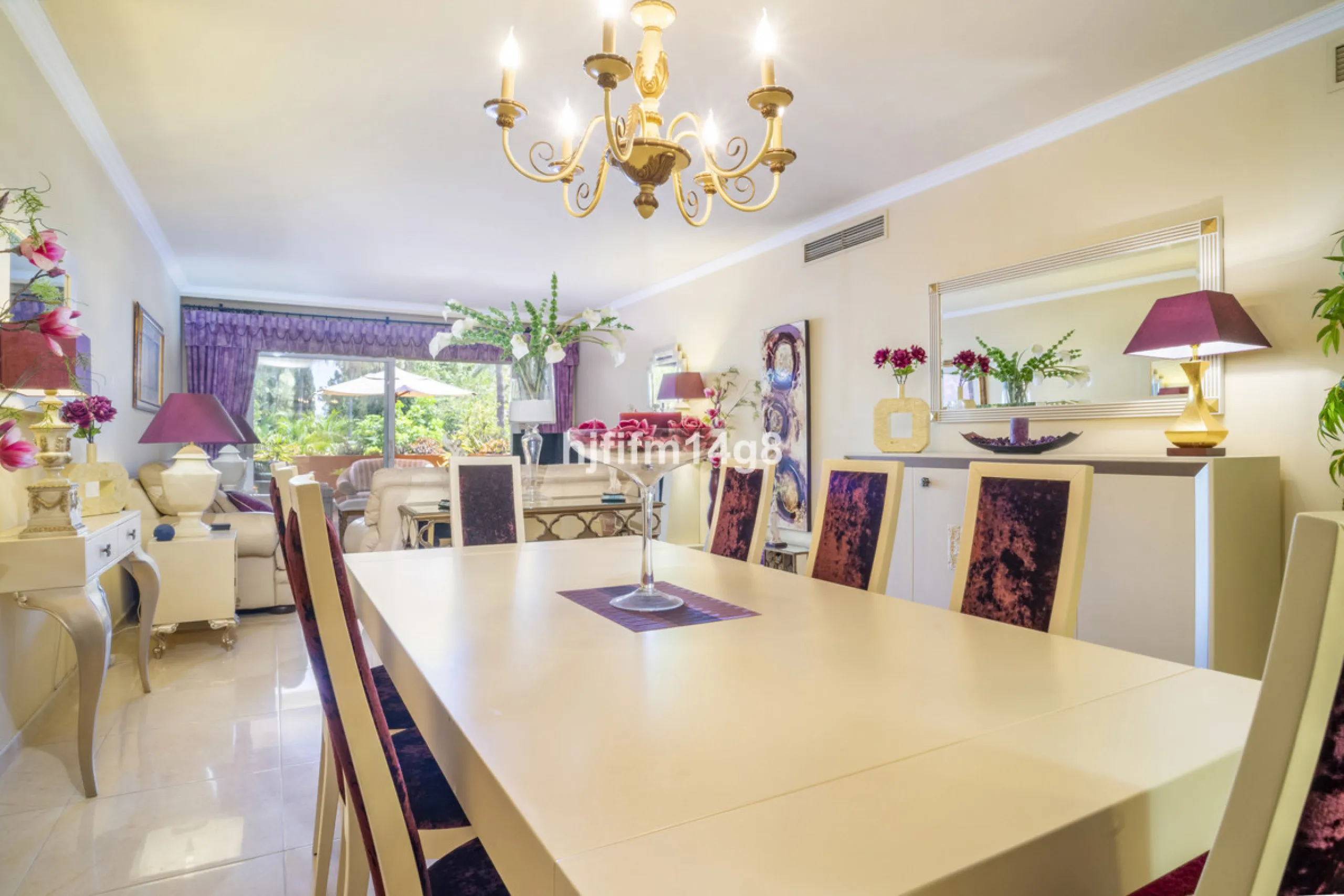 Welcome to this beautifully situated ground floor apartment in the sought-after Embrujo Playa complex, ideally located between Puerto Banús and San Pedro de Alcántara, just a few minutes' walk from the beach. This prime location offers the best of both wo