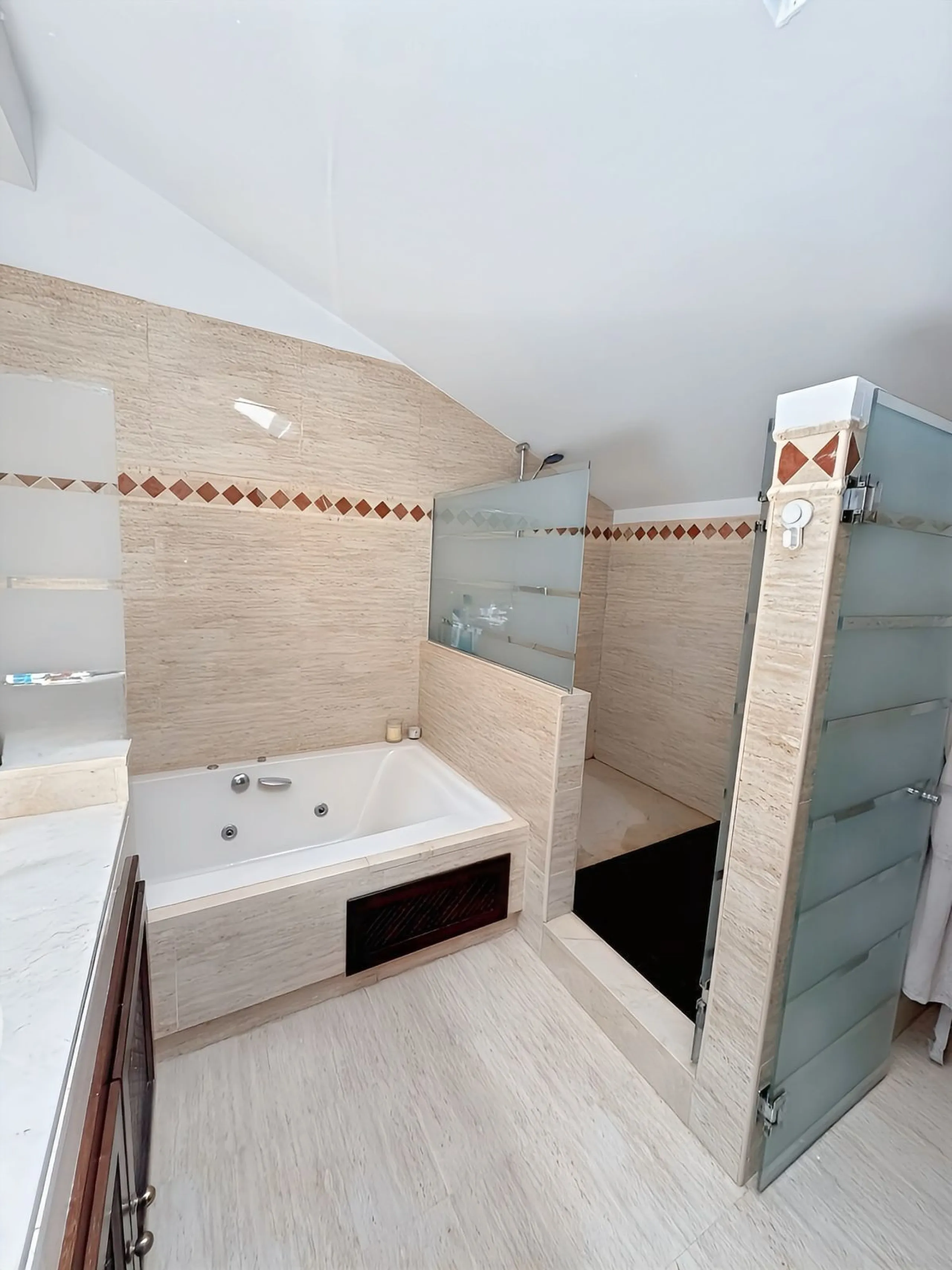 Fabulous Duplex Penthouse in La Mairena, Marbella