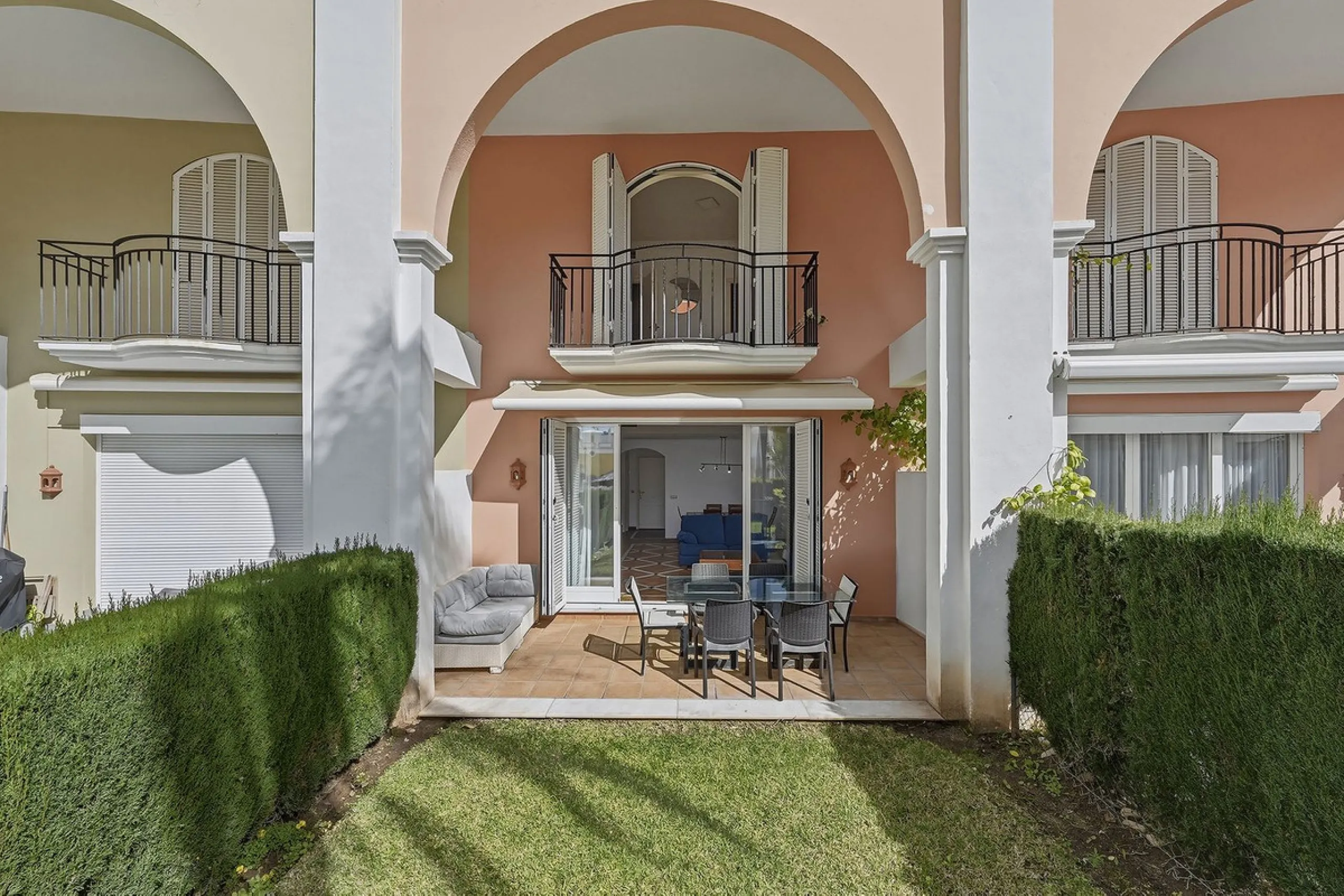 Nestled within one of Bahía de Marbella's most sought-after beachfront urbanizations, this stunning townhouse offers an unparalleled coastal living experience. Imagine waking up to the sound of the waves and having direct, private access to the golden san