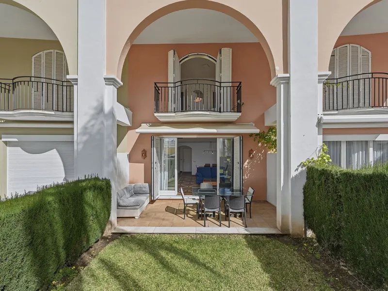 Nestled within one of Bahía de Marbella's most sought-after beachfront urbanizations, this stunning townhouse offers an unparalleled coastal living experience. Imagine waking up to the sound of the waves and having direct, private access to the golden san