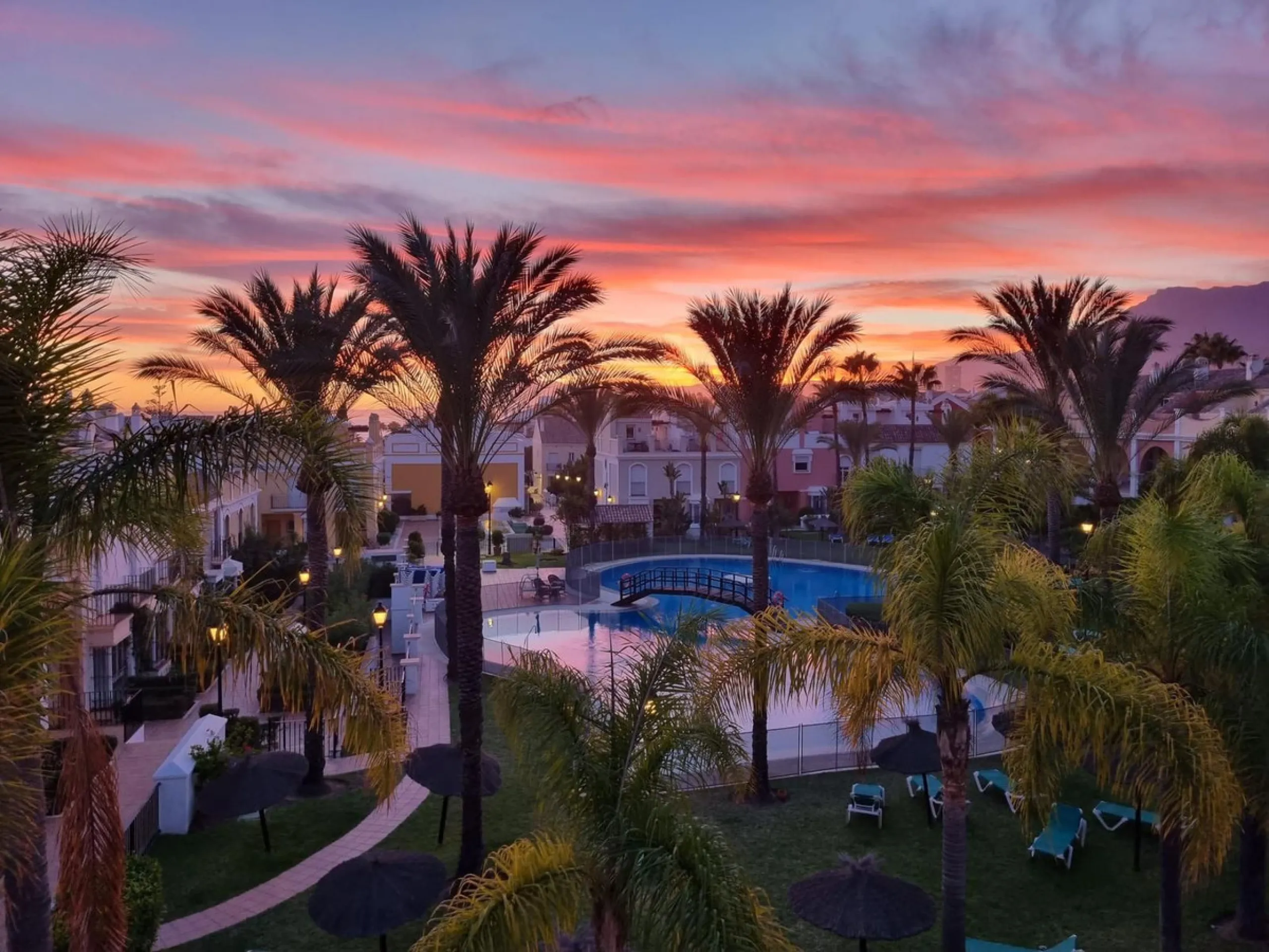 Nestled within one of Bahía de Marbella's most sought-after beachfront urbanizations, this stunning townhouse offers an unparalleled coastal living experience. Imagine waking up to the sound of the waves and having direct, private access to the golden san