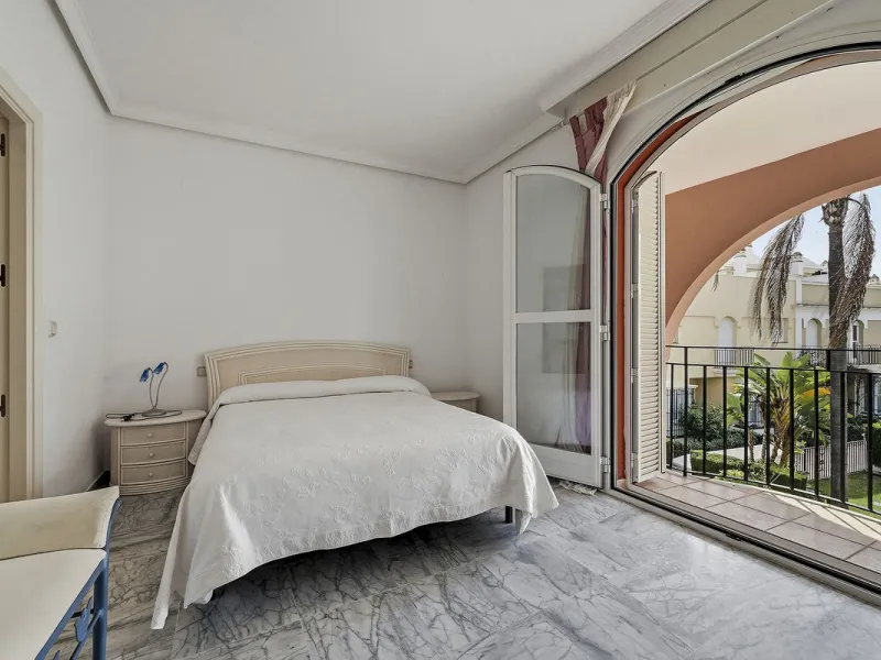 Nestled within one of Bahía de Marbella's most sought-after beachfront urbanizations, this stunning townhouse offers an unparalleled coastal living experience. Imagine waking up to the sound of the waves and having direct, private access to the golden san