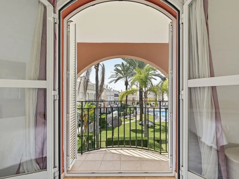 Nestled within one of Bahía de Marbella's most sought-after beachfront urbanizations, this stunning townhouse offers an unparalleled coastal living experience. Imagine waking up to the sound of the waves and having direct, private access to the golden san