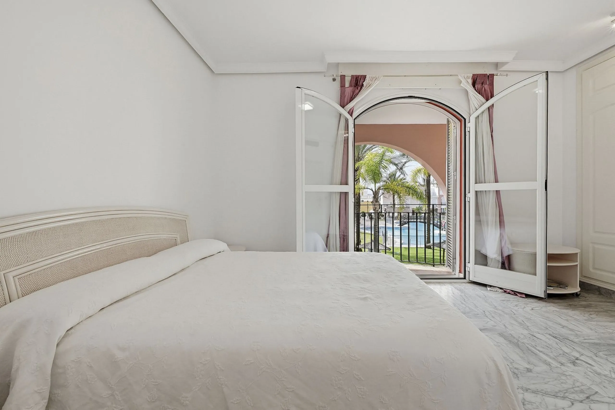 Nestled within one of Bahía de Marbella's most sought-after beachfront urbanizations, this stunning townhouse offers an unparalleled coastal living experience. Imagine waking up to the sound of the waves and having direct, private access to the golden san