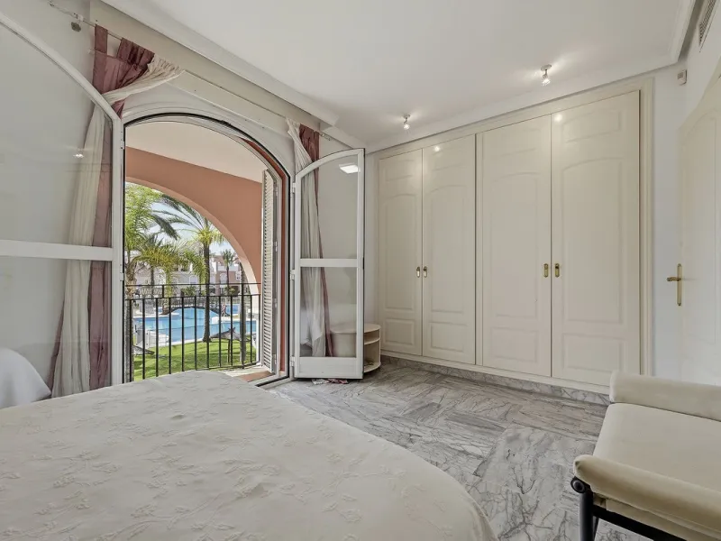 Nestled within one of Bahía de Marbella's most sought-after beachfront urbanizations, this stunning townhouse offers an unparalleled coastal living experience. Imagine waking up to the sound of the waves and having direct, private access to the golden san