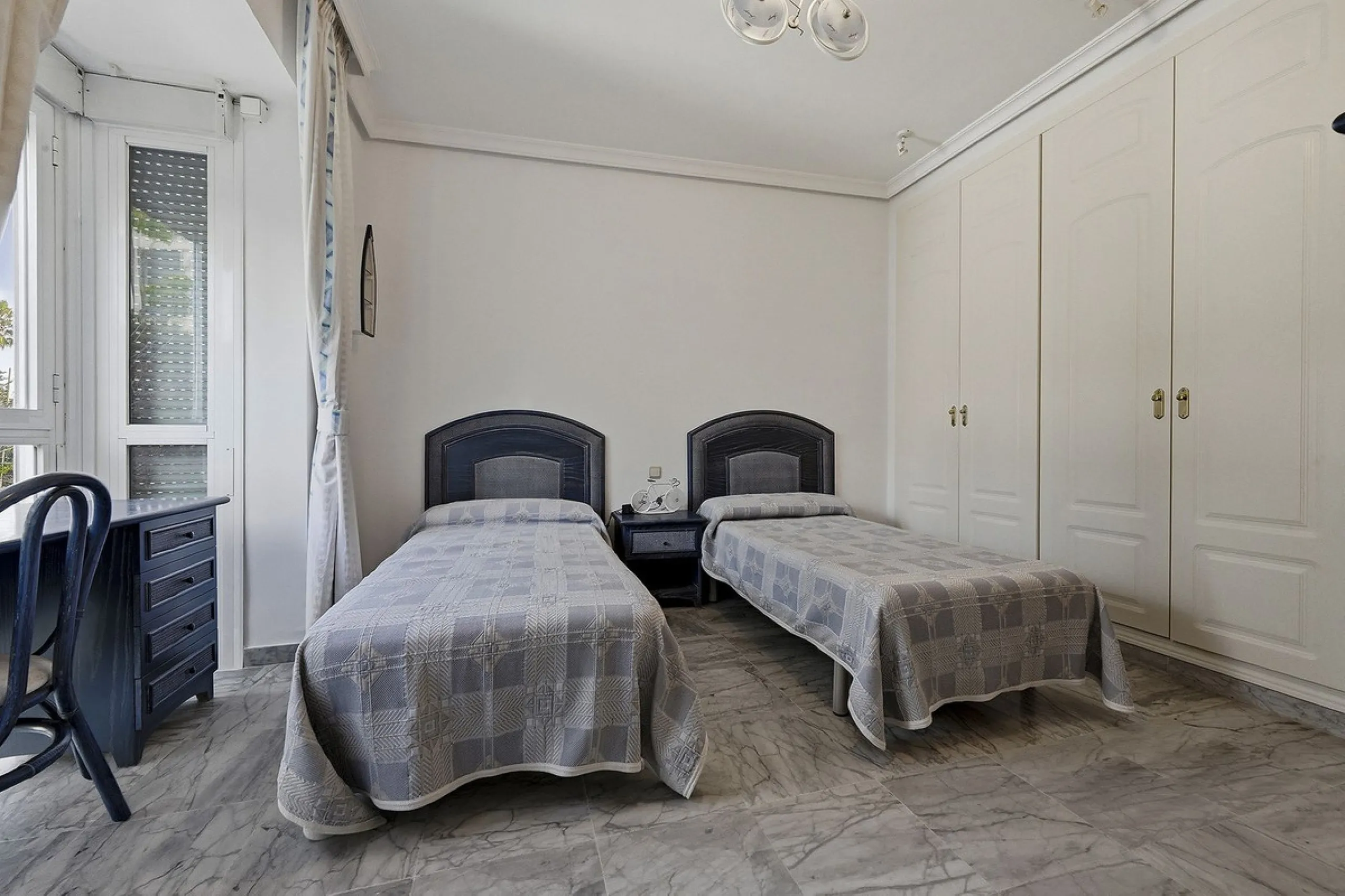 Nestled within one of Bahía de Marbella's most sought-after beachfront urbanizations, this stunning townhouse offers an unparalleled coastal living experience. Imagine waking up to the sound of the waves and having direct, private access to the golden san