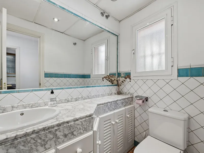 Nestled within one of Bahía de Marbella's most sought-after beachfront urbanizations, this stunning townhouse offers an unparalleled coastal living experience. Imagine waking up to the sound of the waves and having direct, private access to the golden san