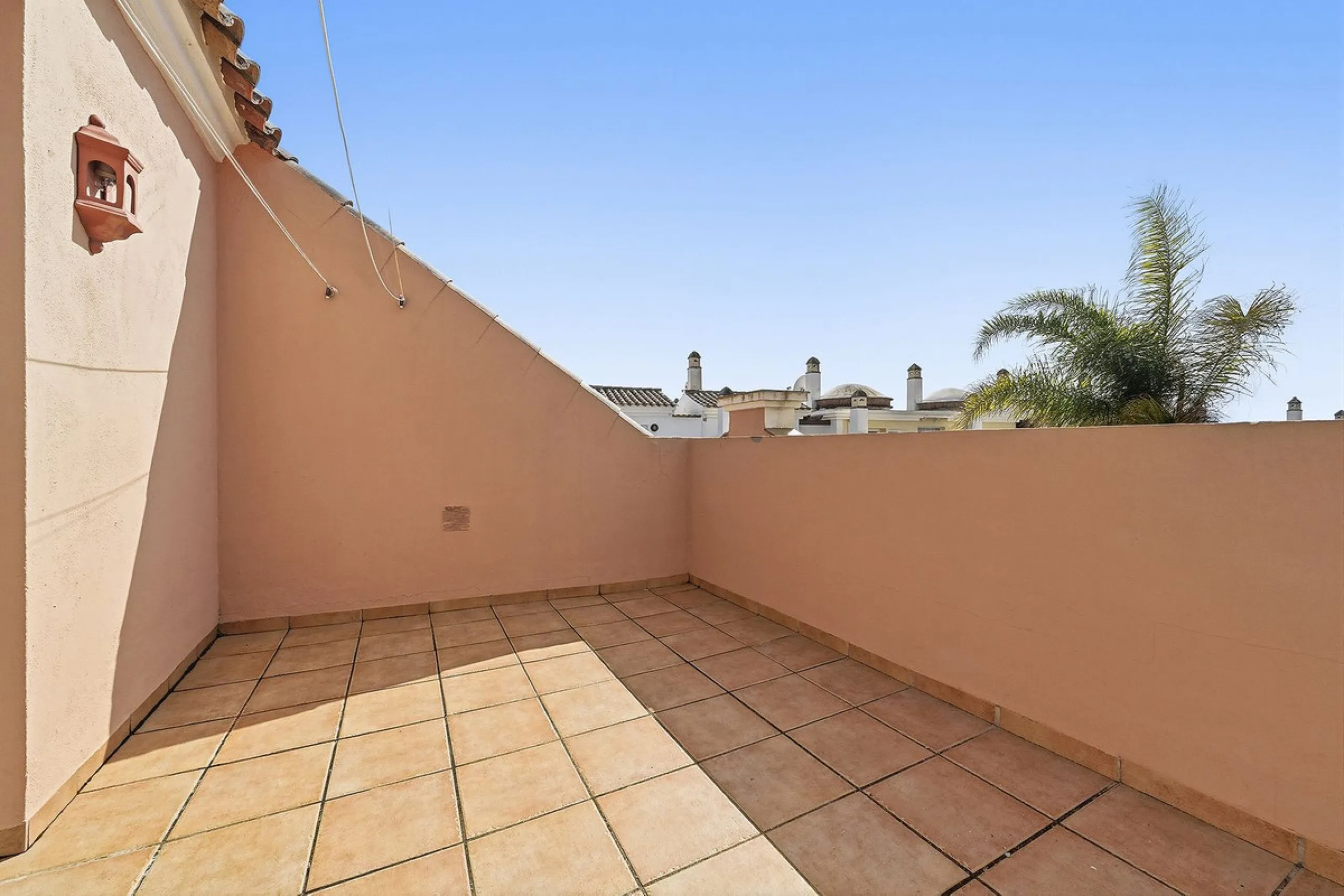 Nestled within one of Bahía de Marbella's most sought-after beachfront urbanizations, this stunning townhouse offers an unparalleled coastal living experience. Imagine waking up to the sound of the waves and having direct, private access to the golden san