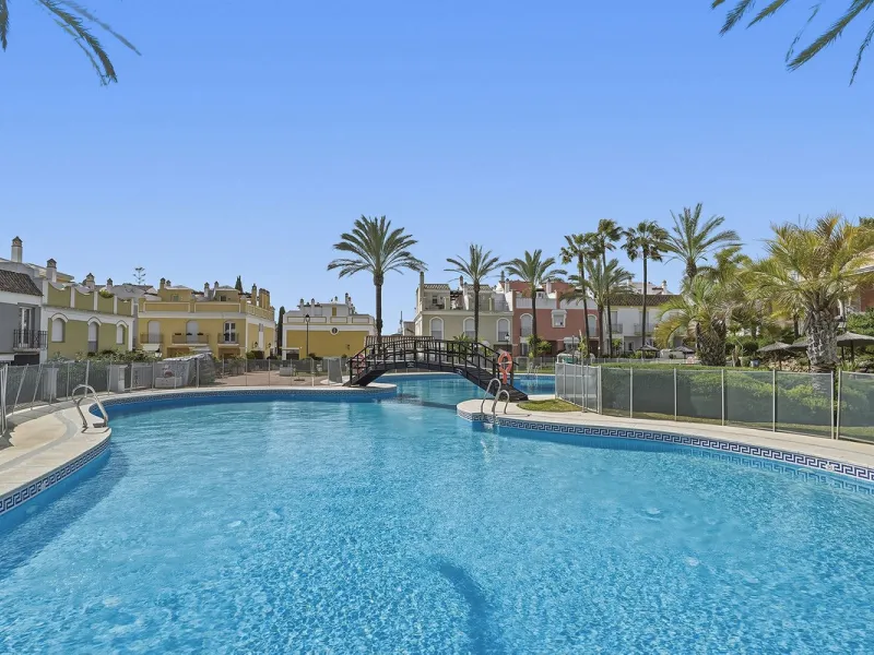 Nestled within one of Bahía de Marbella's most sought-after beachfront urbanizations, this stunning townhouse offers an unparalleled coastal living experience. Imagine waking up to the sound of the waves and having direct, private access to the golden san