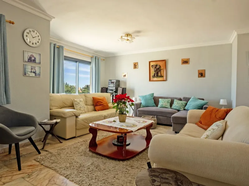 Spacious Family Villa with Sea Views, Private Pool & Prime Location near the Beach ! Walk to Bikini Beach by the Castle Fuengirola .