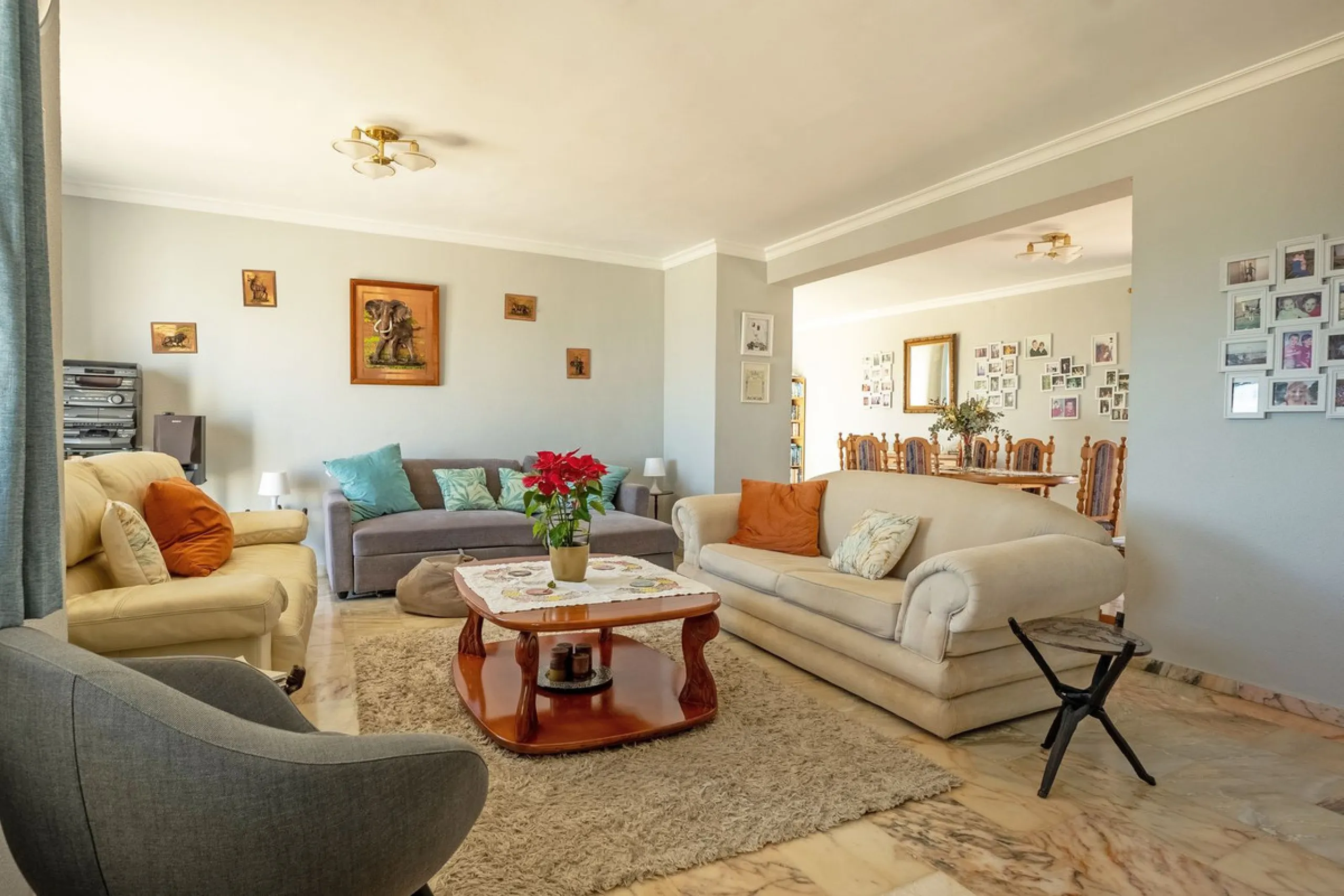 Spacious Family Villa with Sea Views, Private Pool & Prime Location near the Beach ! Walk to Bikini Beach by the Castle Fuengirola .