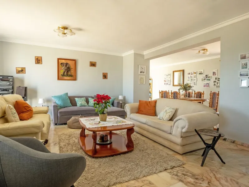 Spacious Family Villa with Sea Views, Private Pool & Prime Location near the Beach ! Walk to Bikini Beach by the Castle Fuengirola .